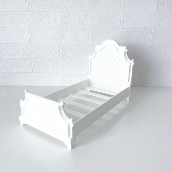 White Tufted Miniature Chesterfield Bed Queen Size 1:6 Scale Barbie Dollhouse - Picture 2 of 7